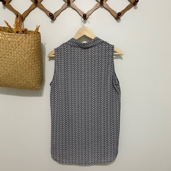 Laundry By Shelli Segal Black and White Sleeveless Blouse with Mandarin Collar - Picture 2 of 5